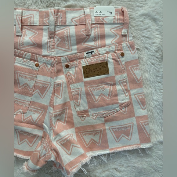 NWT Wrangler - Signature Logo Print Festival Cut Off High Rise Denim Shorts - Picture 9 of 14